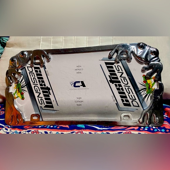 Frog license plate frame - Picture 1 of 2